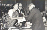 Vijay Bhatt awarded by Indira Gandhi